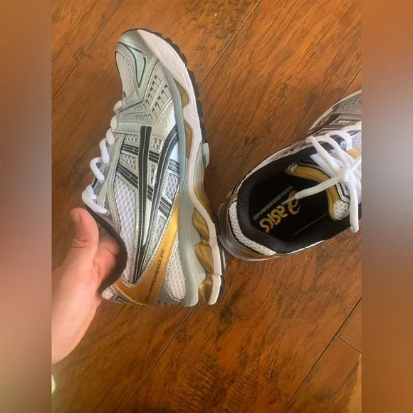 ASICS Gel-Kayano Women's US 10 /Men's US 9 Running Shoes White Gold Silver - Picture 5 of 10